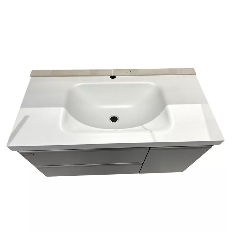 Qu'est-ce qui fait d'un lavabo de salle de bain à comptoir intégré le choix le plus intelligent pour une salle de bain sans encombrement ?